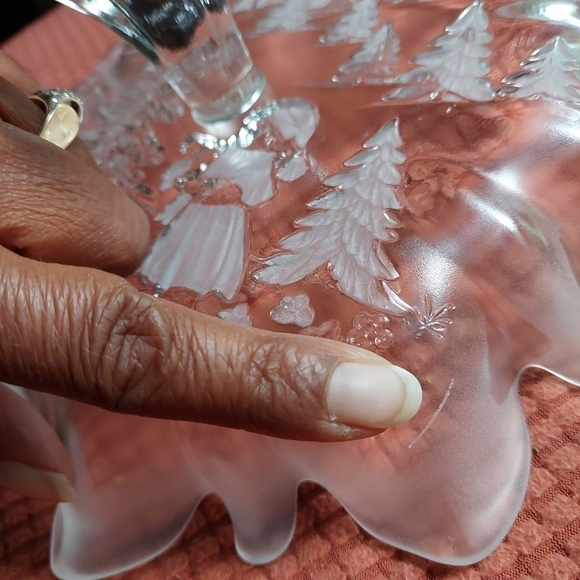 Mikasa Etched Winter Scene Frosted Cake Dessert Pedestal Serving Plate - Picture 4 of 5